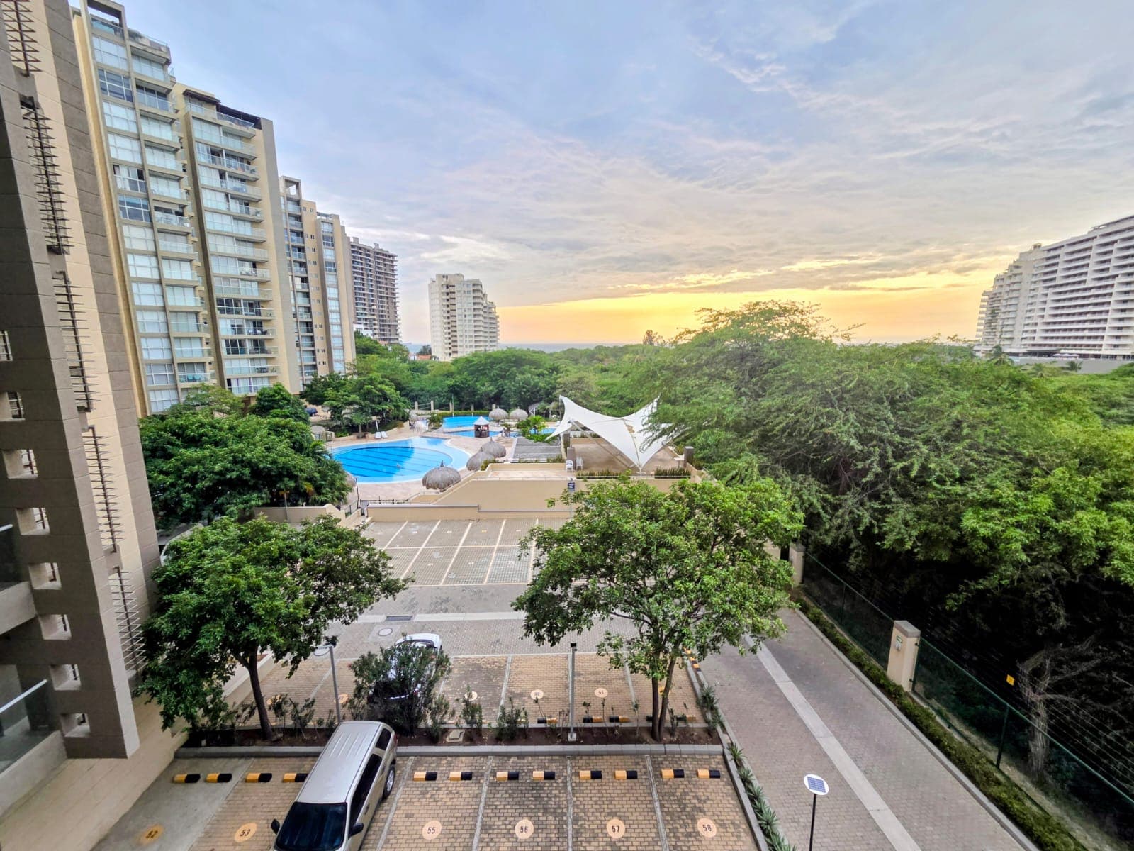 CONDOMINIO ZAZUE TORRE 1 