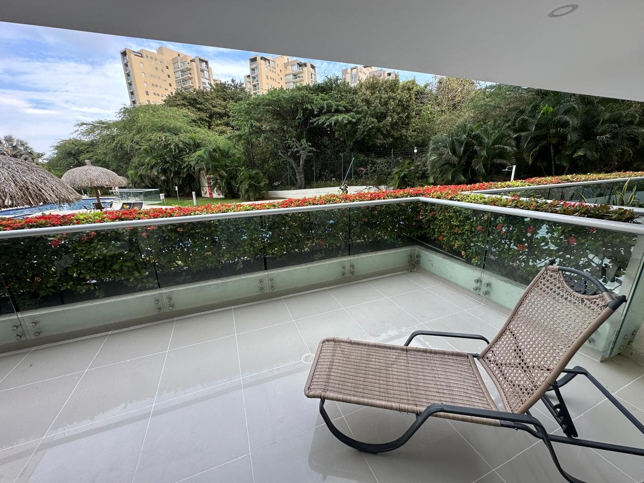 Torres Del Mar - Vista a las Piscinas  — foto 3